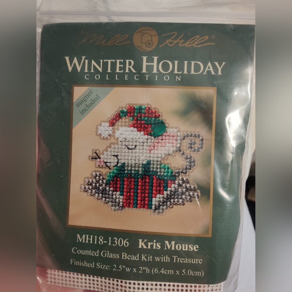 New mill Hill Winter Holiday Collection Kris Mouse, Beaded Cross Stitch Kit